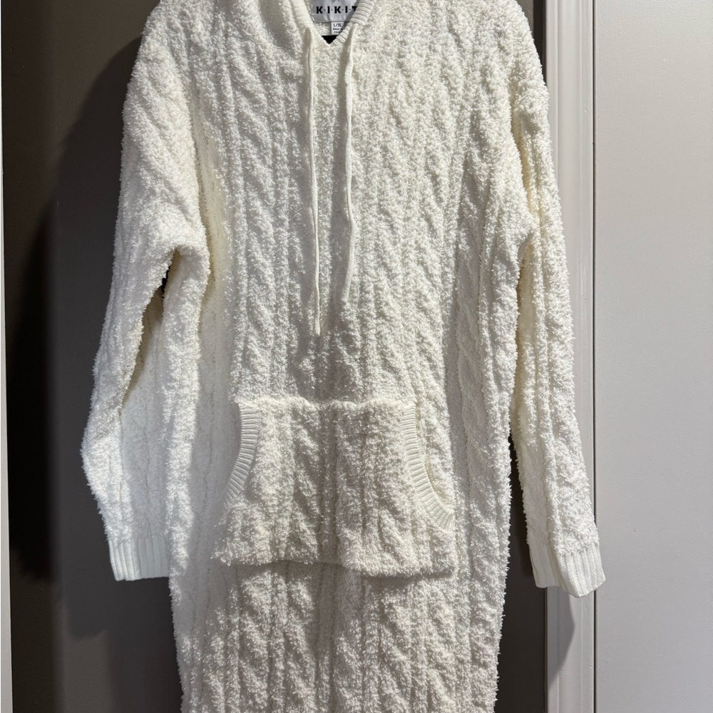 Cozy off White Knit Hooded Sweater new without tags